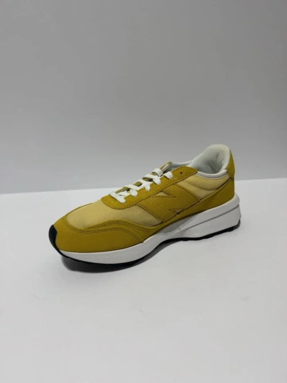 New Balance Womens 370 Running Shoes Yellow Size 9.5D